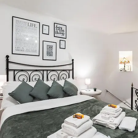 شقة Cozy Loft Orsini Palace